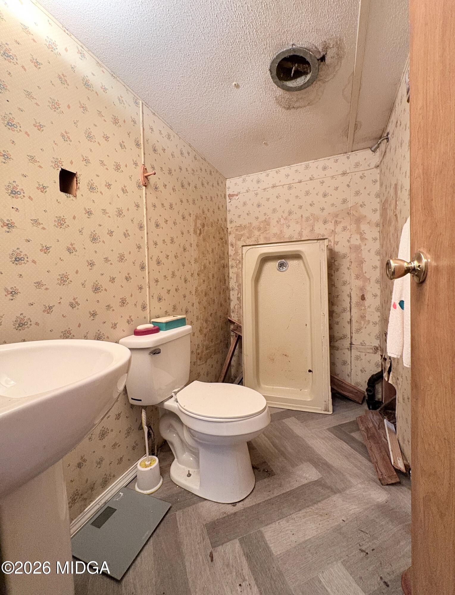 346 Quail Run Road Roberta, GA 31078 - Photo 11 of 15 a bathroom with a toilet and a shower