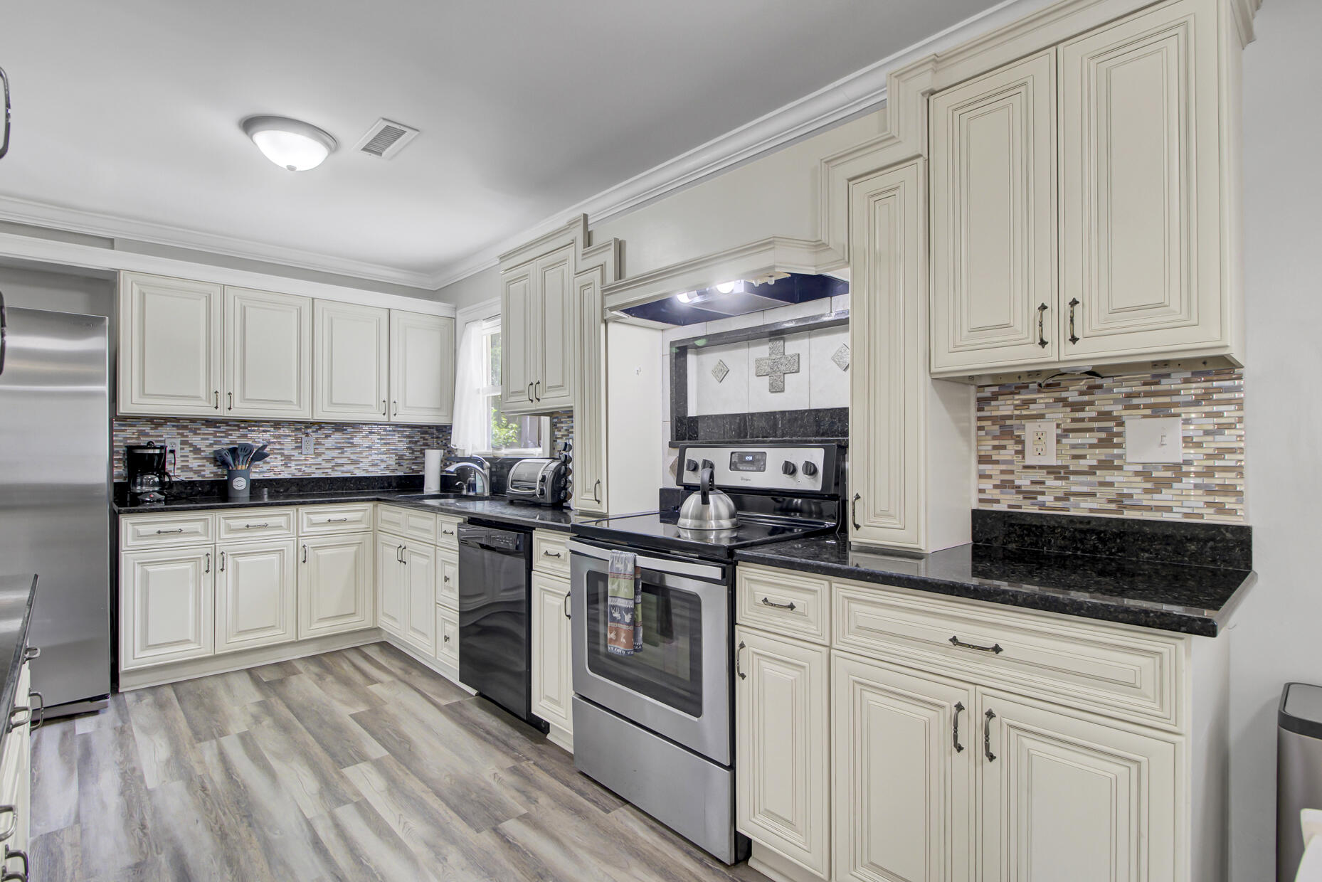 1107 Hawthorne Road Hanahan, SC 29410 - Photo 4 of 36 13_13