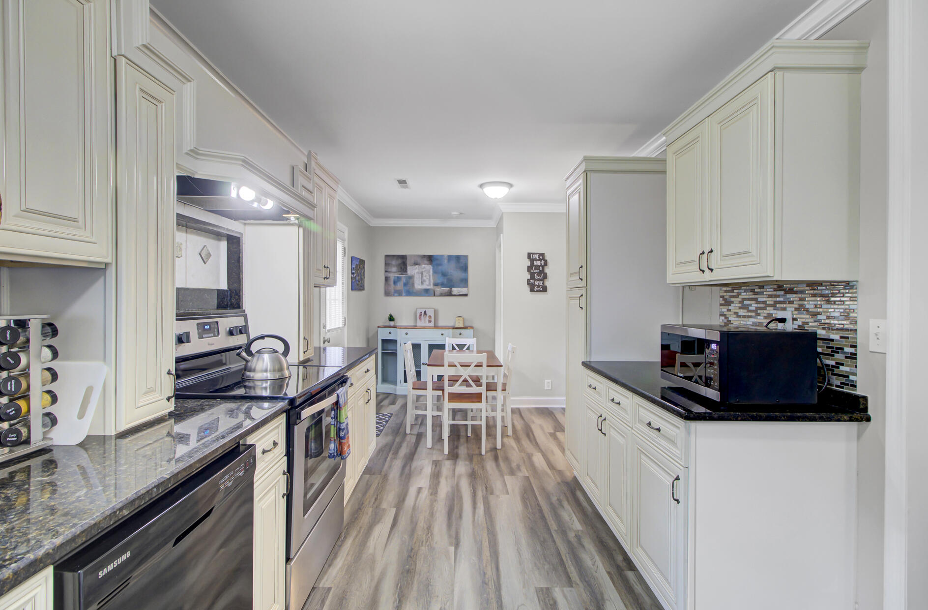 1107 Hawthorne Road Hanahan, SC 29410 - Photo 7 of 36 15_15