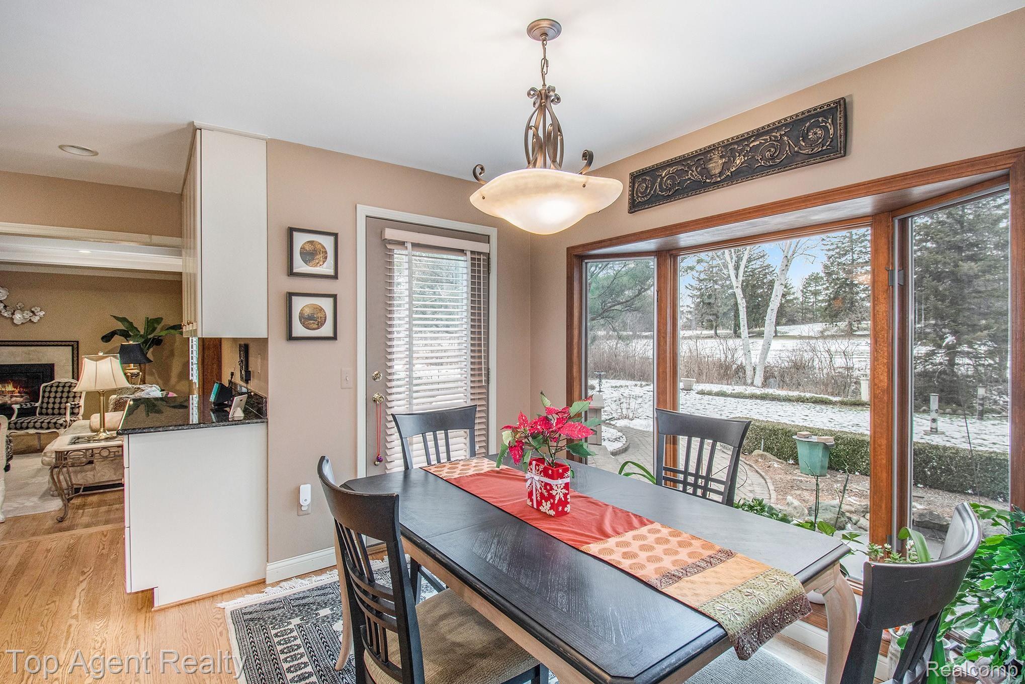 724 Lion Street Rochester, MI 48307 - Photo 11 of 50 220112 1.00pm Floare 724 Lion_9
