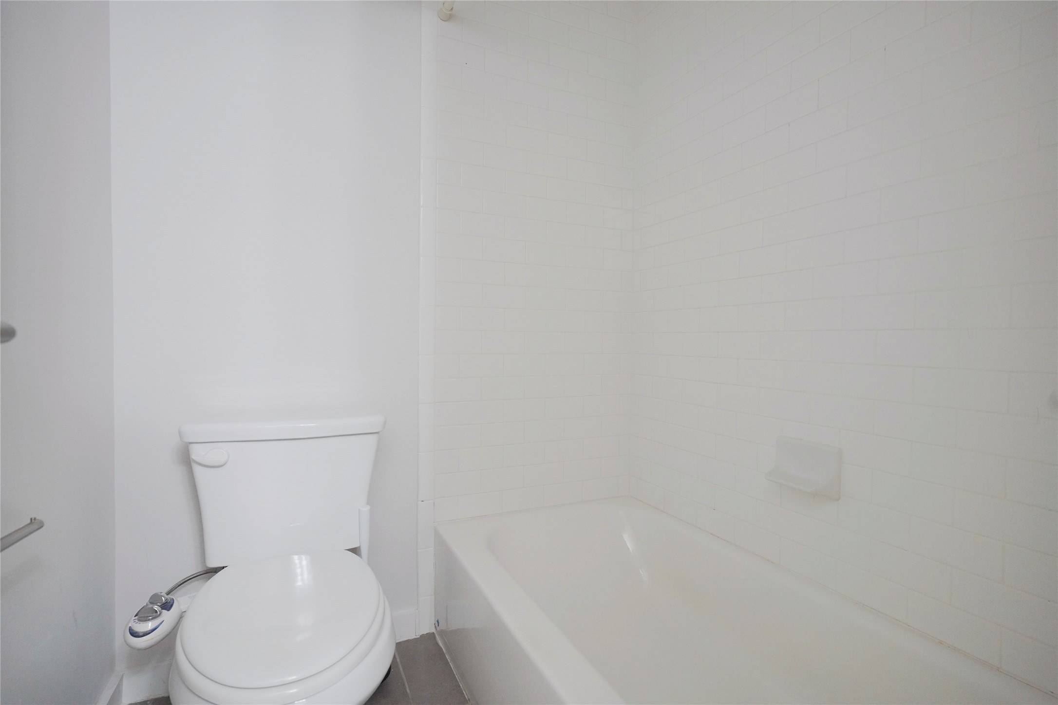 8945 Parker Ranch Circle, Unit A Austin, TX 78748 - Photo 22 of 25 a white toilet and a bath tub