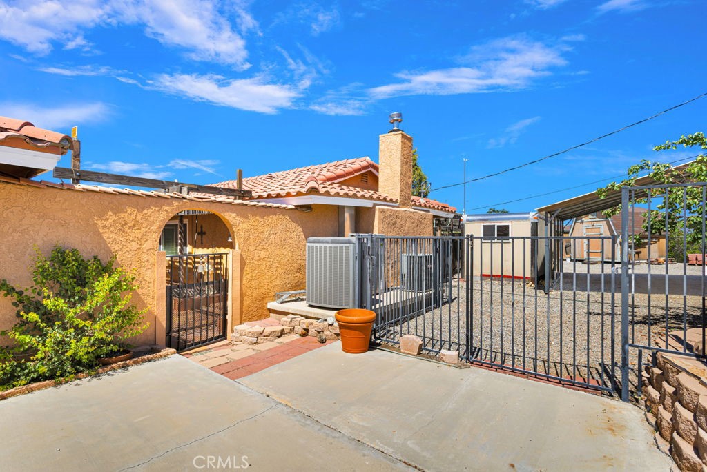 9072 Green Road Pinon Hills, CA 92372 - Photo 56 of 70 back of house with entry to courtyard