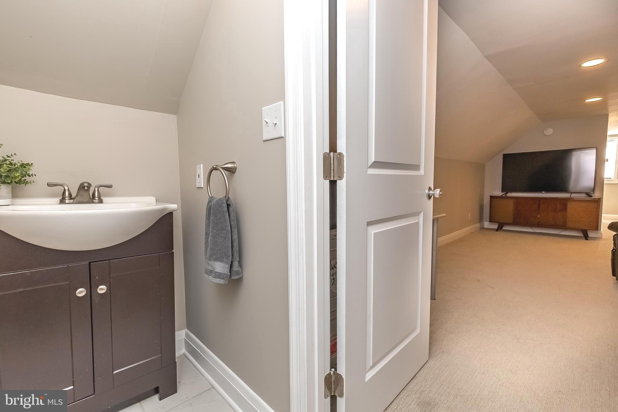 1903 Midland Road Baltimore, MD 21222 - Photo 22 of 40 UPPER LVL ROOM HAS ATTACHED 1/2 BATH!