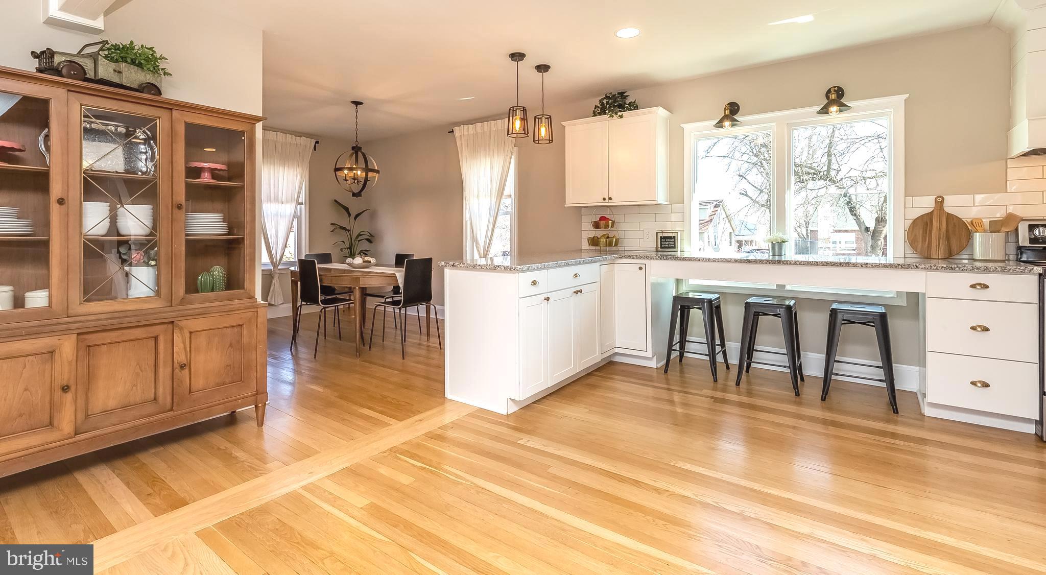 1903 Midland Road Baltimore, MD 21222 - Photo 8 of 40 ROOMY MAIN FLR w/BRKFST BAR & PENINSULA!