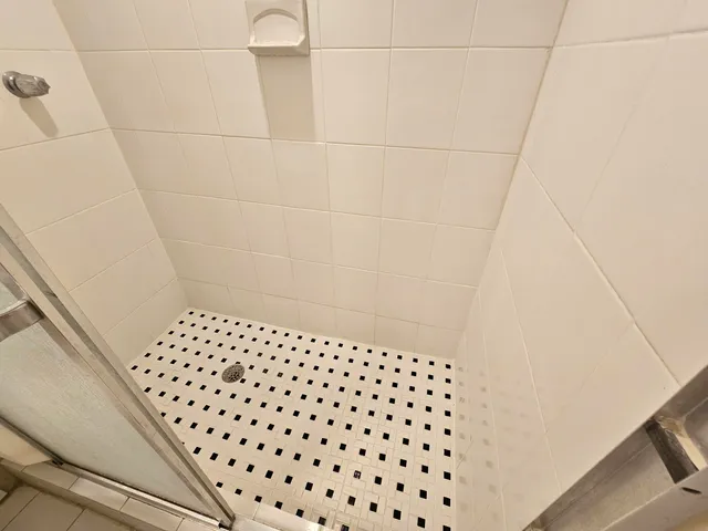 $1,900 | 120 Sparrow Drive, Unit 208, Royal Palm Beach, FL 33411