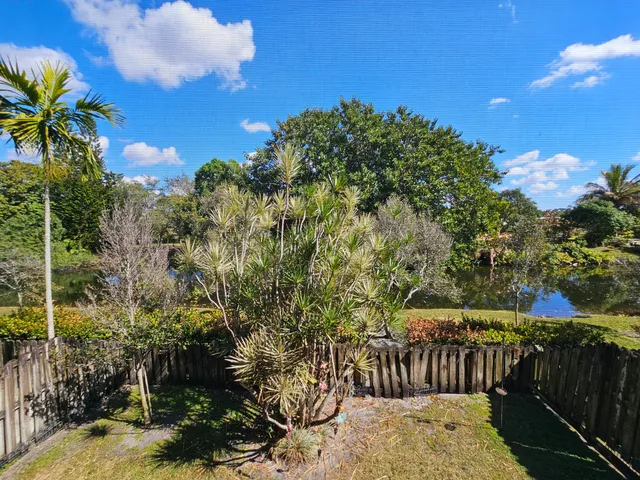 $1,900 | 120 Sparrow Drive, Unit 208, Royal Palm Beach, FL 33411