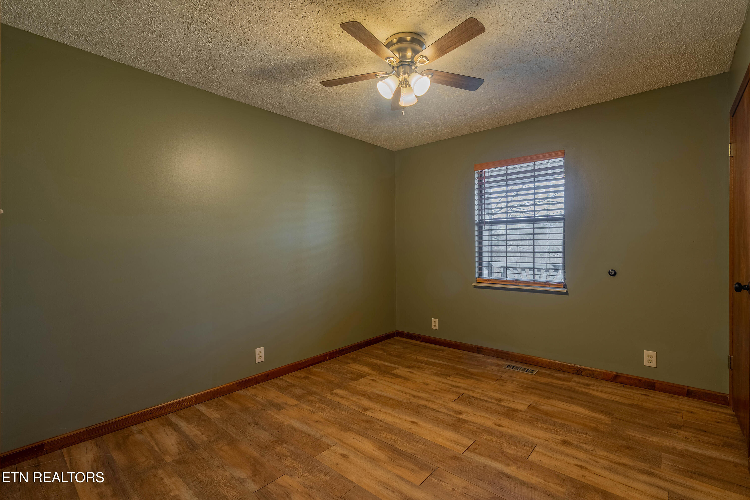 161 Adcock Hollow Road Harriman, TN 37748 - Photo 12 of 41 A7300947-HDR