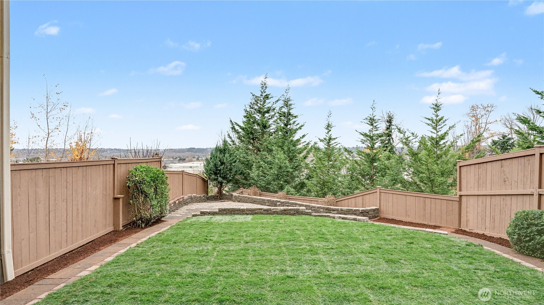 20403 93rd Place South, Unit 902 Kent, WA 98031 - Photo 36 of 40 a backyard of a house with lots of green space