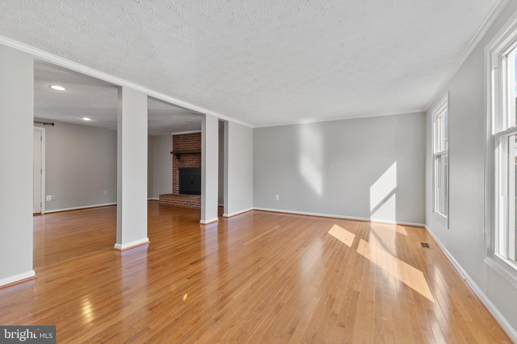2329 Darius Lane Reston, VA 20191 - Photo 8 of 39 Gallery Image 8