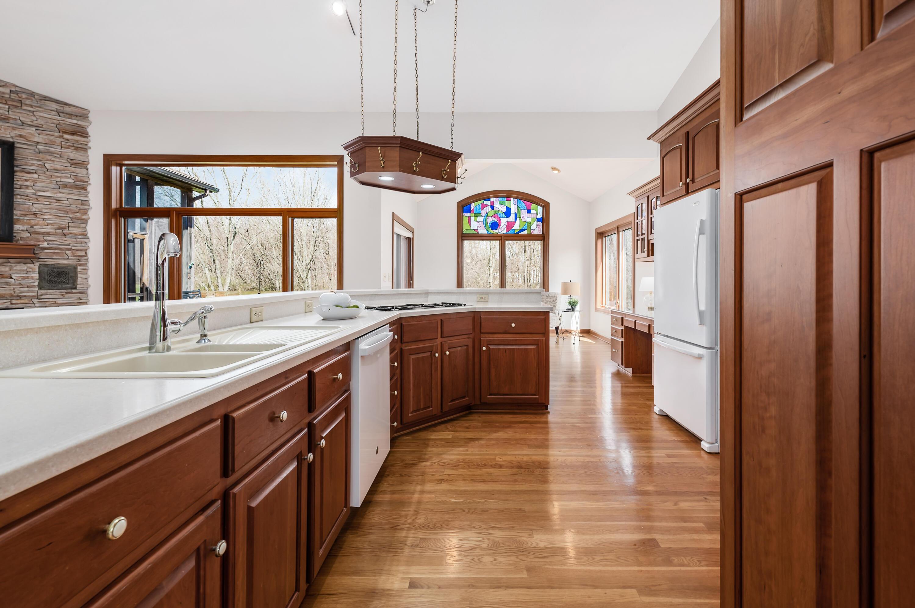 1276 Coonpath Road Northwest Lancaster, OH 43130 - Photo 7 of 54 Roomy kitchen