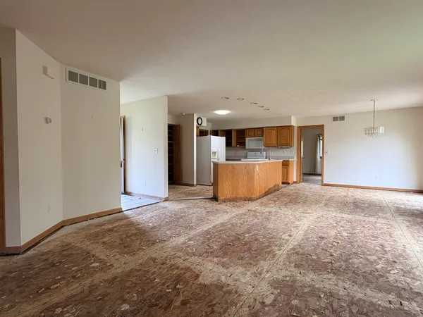 $184,900 | 481 Marstonmoor Road, Davis, IL 61019