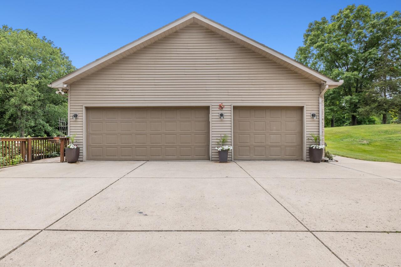 10862 Silver Lake Road South Lyon, MI 48178 - Photo 5 of 52 10682 Silver Lake-21 Large