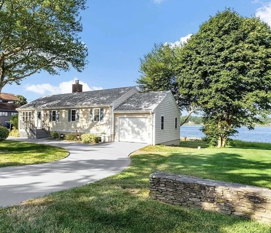 22 Riverside Drive Berkley, MA 02779 - Photo 4 of 40 Gallery Image 4