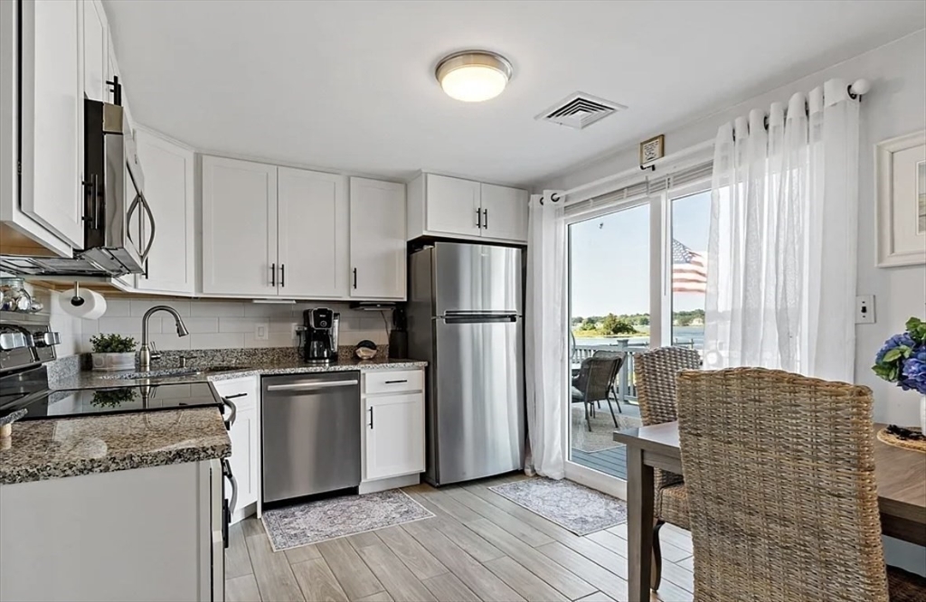 22 Riverside Drive Berkley, MA 02779 - Photo 9 of 40 Gallery Image 9