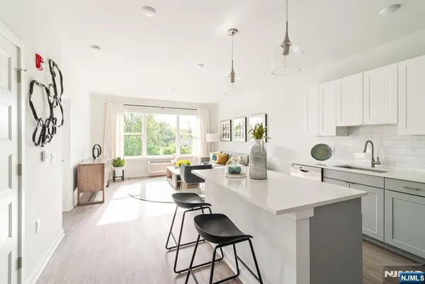 $2,350 | 15 West Johnson Avenue, Unit 205, Bergenfield, NJ 07621