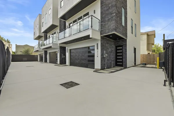 $679,000 | 3118 Clay Street, Houston, TX 77003