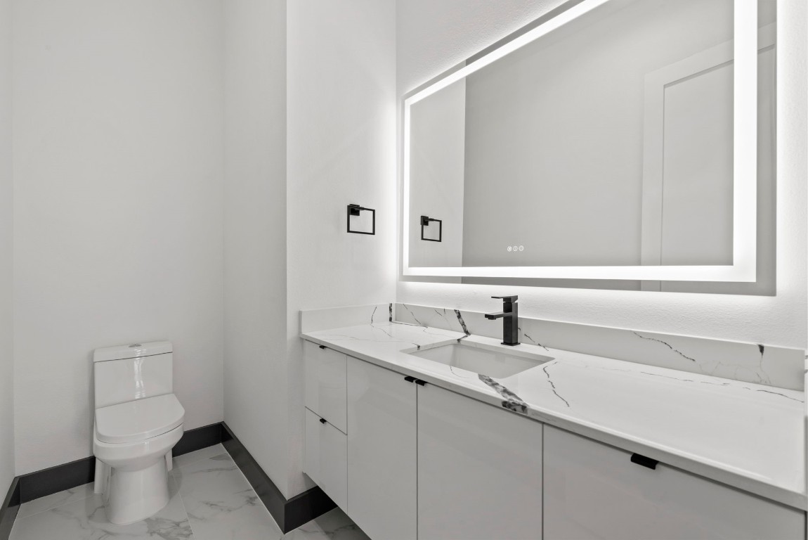 3118 Clay Street Houston, TX 77003 - Photo 16 of 32 a bathroom with a sink and a toilet