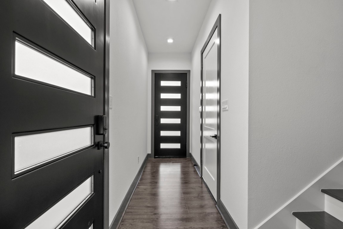 3118 Clay Street Houston, TX 77003 - Photo 5 of 32 a view of a hallway