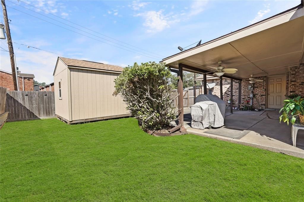 5619 Pine Row Street Houston, TX 77049 - Photo 7 of 8 a view of a backyard