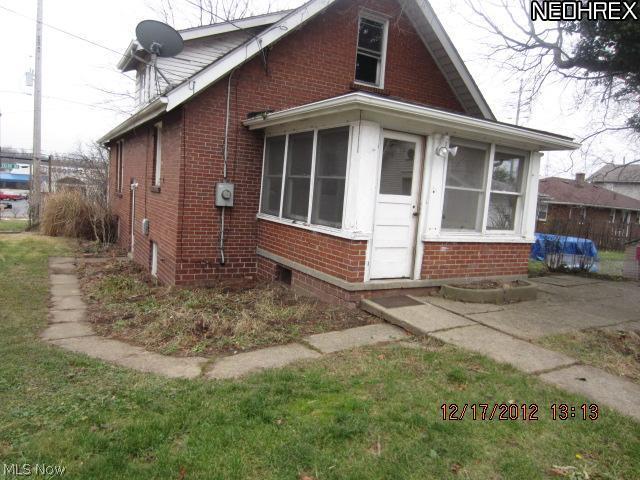 563 East Waterloo Road Akron, OH 44301 - Photo 1 of 19