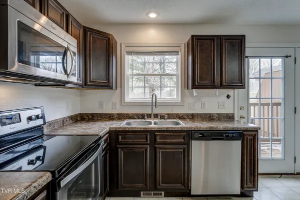 $1,600 | 119 Amanda Lane, Unit 6, Bristol, TN 37620