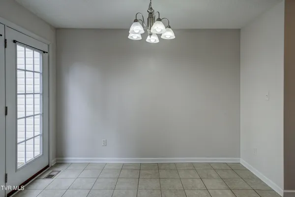 $1,600 | 119 Amanda Lane, Unit 6, Bristol, TN 37620