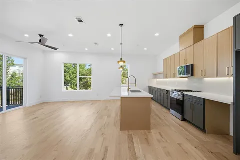 $699,000 | 4605 Belmont Avenue, Unit 102, Dallas, TX 75204