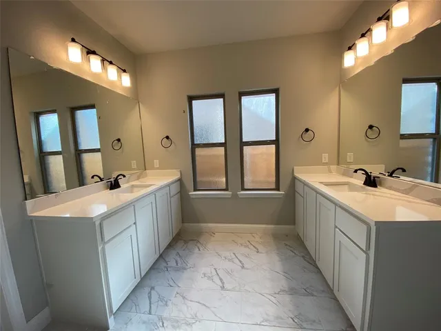 $464,990 | 360 Devonshire Drive, Greenville, TX 75401