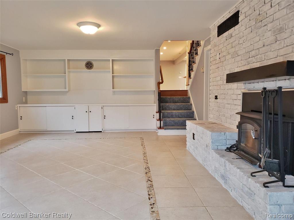 40241 Fairway Road Northville, MI 48167 - Photo 13 of 26