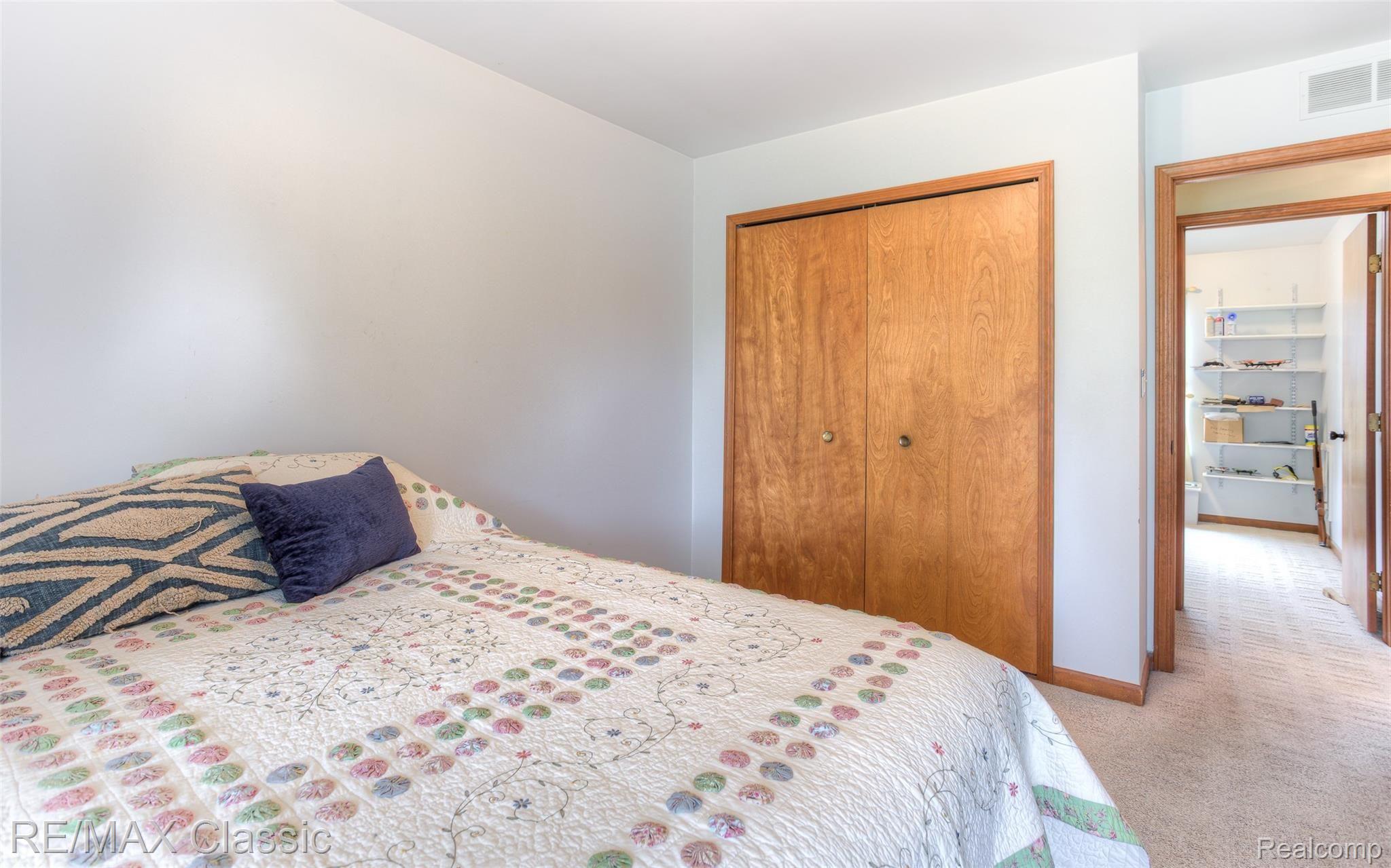 4021 West Maple Road Wixom, MI 48393 - Photo 27 of 46 4021 west maple interiors (9).jpg