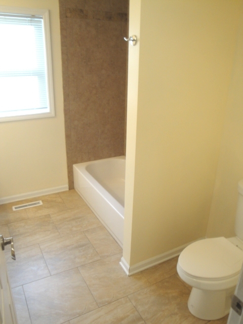 4515 Ashley Drive McHenry, IL 60050 - Photo 22 of 28 a bathroom with a toilet and a bathtub