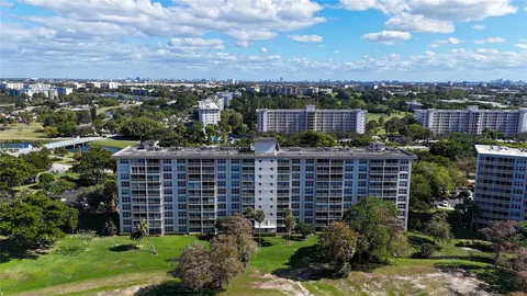 $180,000 | 605 Oaks Drive, Unit 703, Pompano Beach, FL 33069