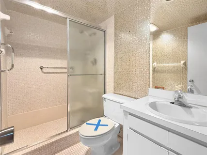 $180,000 | 605 Oaks Drive, Unit 703, Pompano Beach, FL 33069