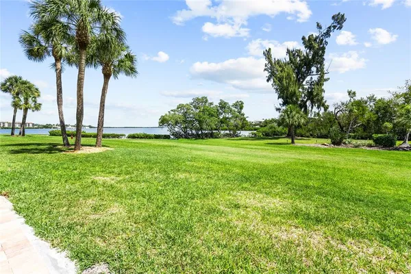 $675,000 | 3330 Gulf Of Mexico Drive, Unit 107D, Longboat Key, FL 34228