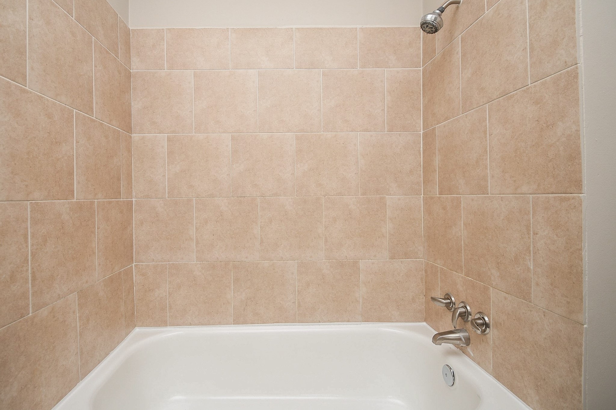 710 Barnesville Street Channelview, TX 77530 - Photo 16 of 20 Shower/tub combination.