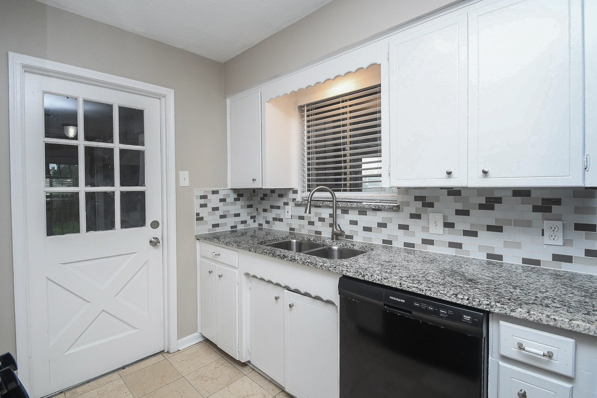 710 Barnesville Street Channelview, TX 77530 - Photo 8 of 20 Fresh checkered backsplash and dishwasher.