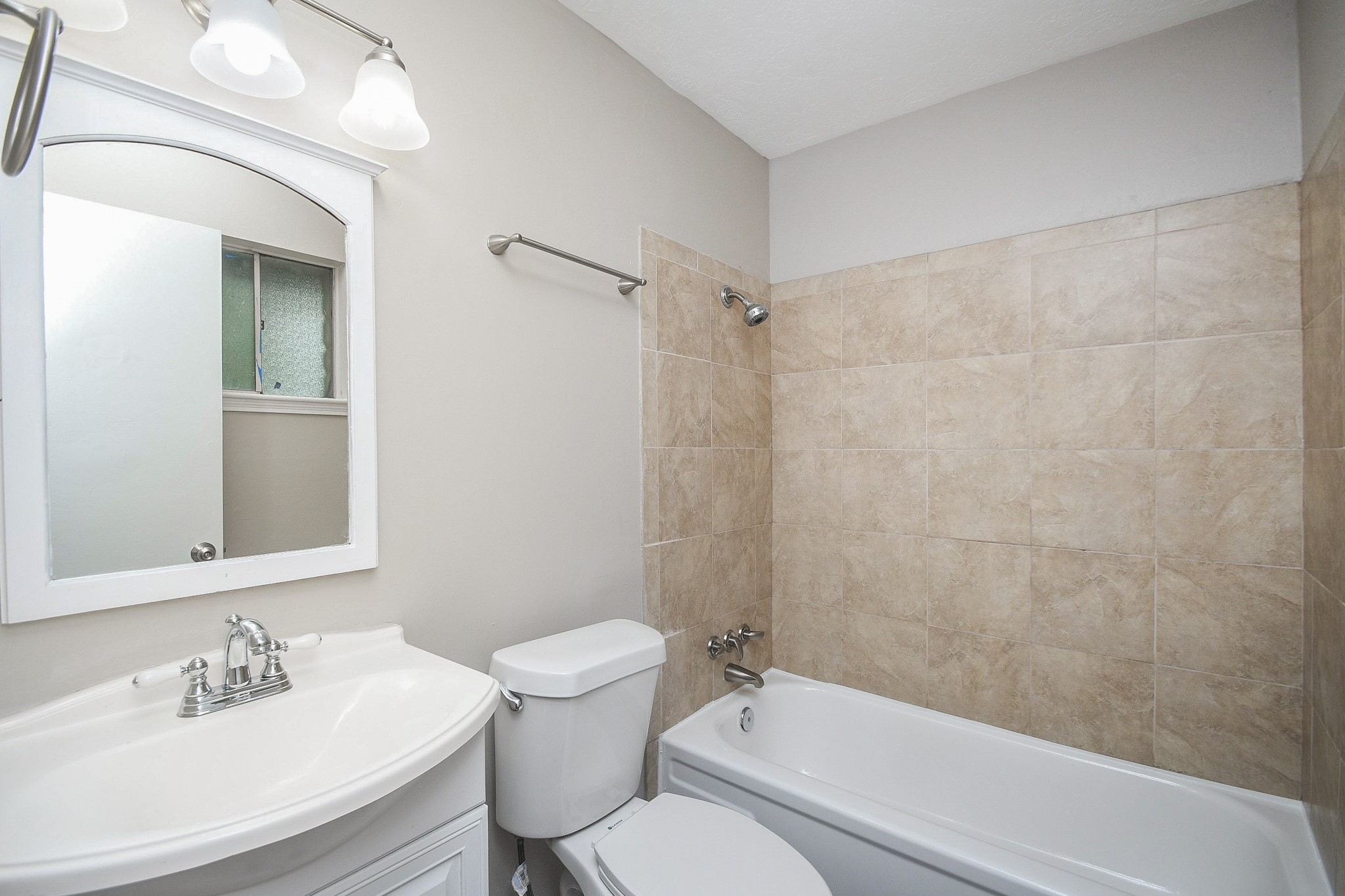 710 Barnesville Street Channelview, TX 77530 - Photo 10 of 20 Primary bathroom.