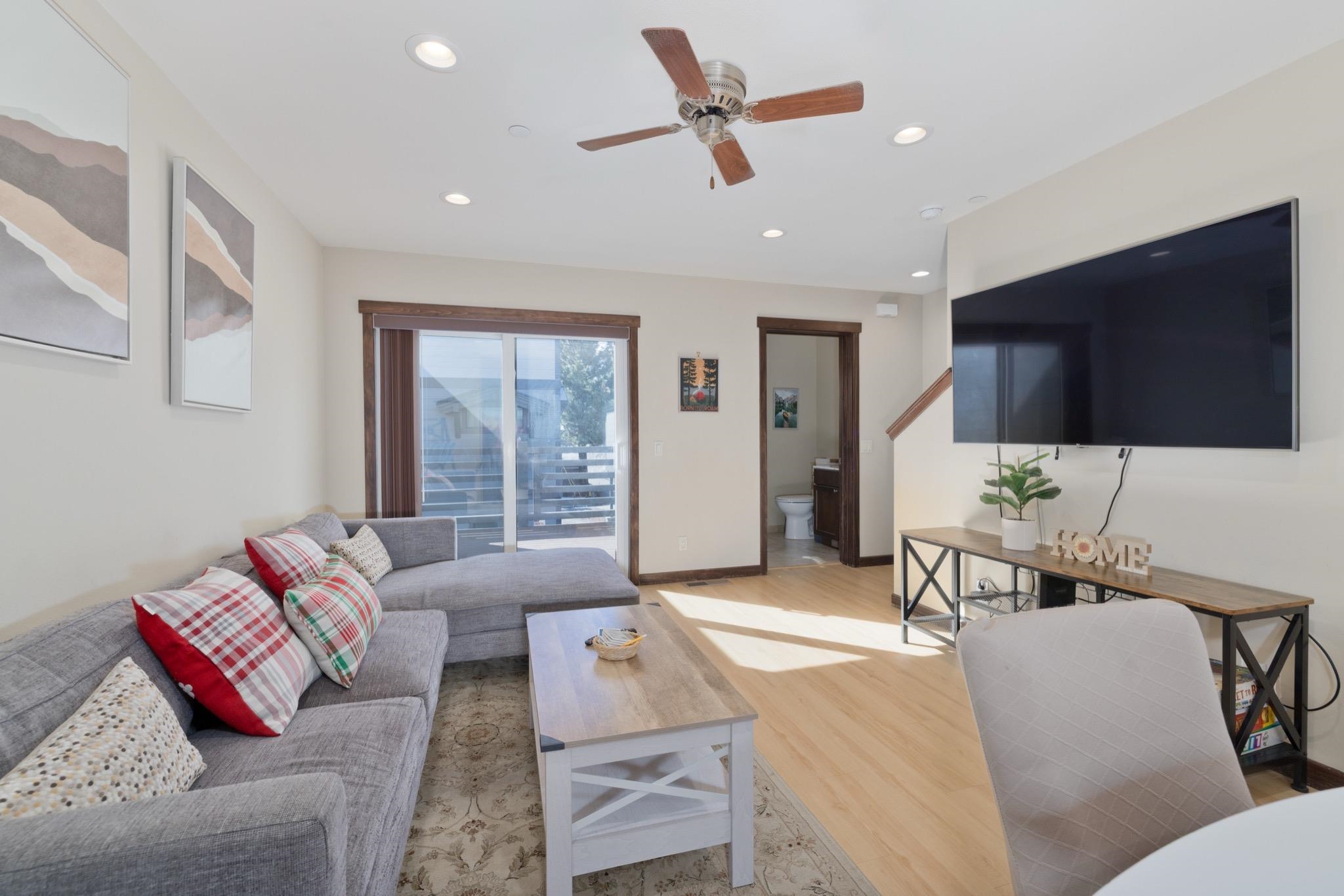 28 Oak Tree Way, Unit 8 Mammoth Lakes, CA 93546 - Photo 10 of 32 Living room with a ceiling fan, light wood-style floors, and recessed lighting