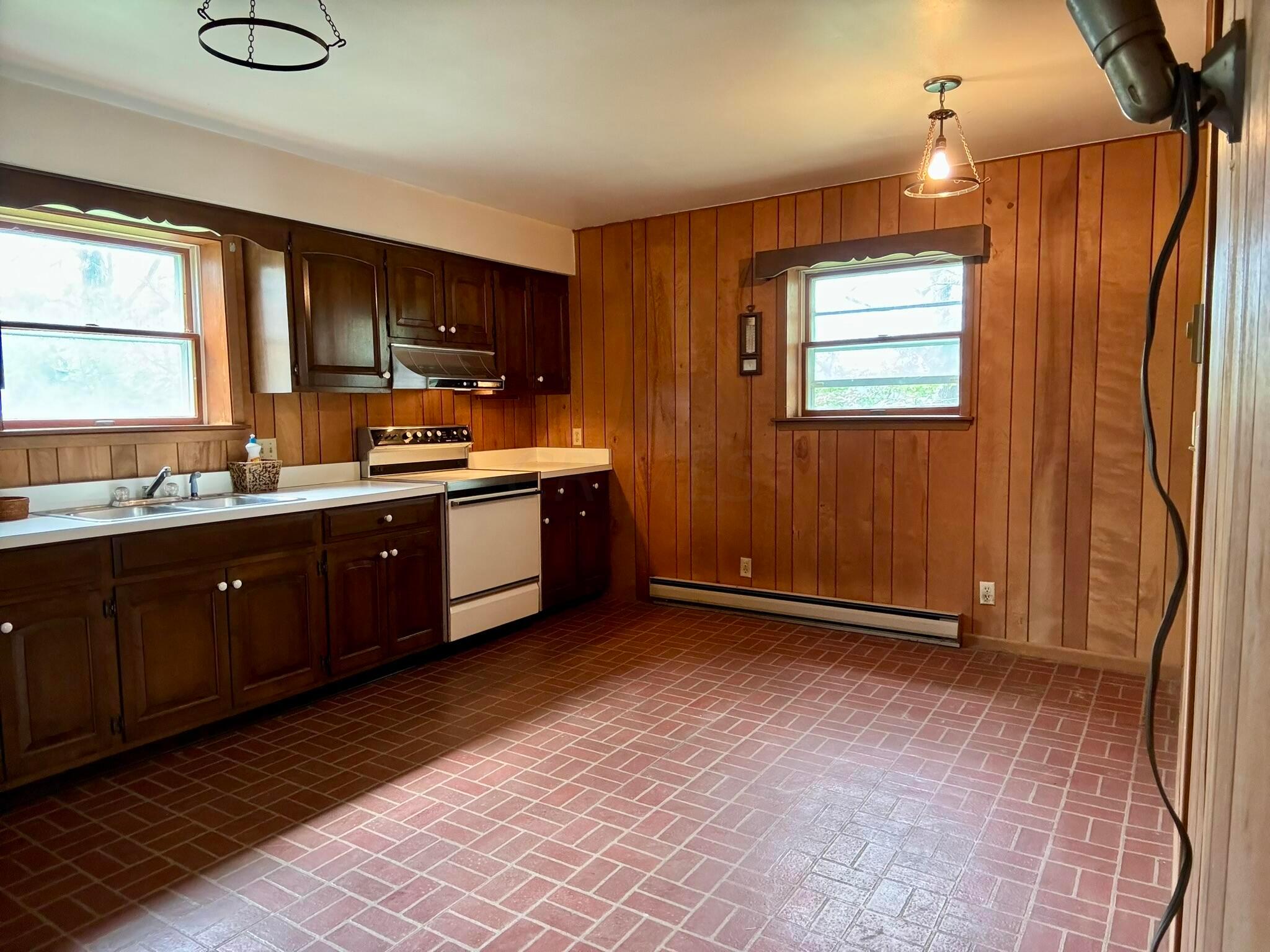 2190 Rosedale Road Irwin, OH 43029 - Photo 5 of 42 Great size, room for eat-in kitchen. Stove was last known to work, has not been retested.
