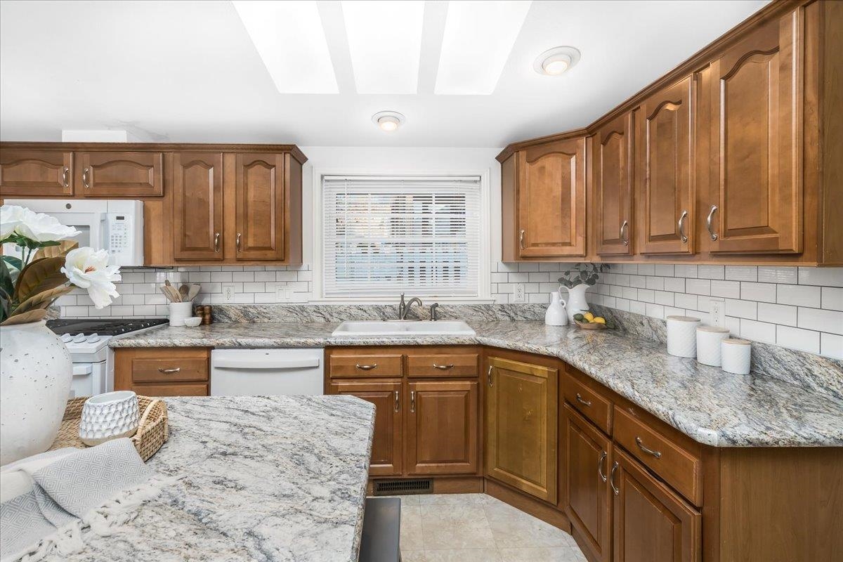 80 Ledgewood Way Manchester, NH 03104 - Photo 11 of 48