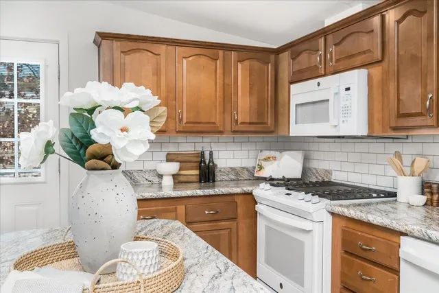 $349,900 | 80 Ledgewood Way, Manchester, NH 03104