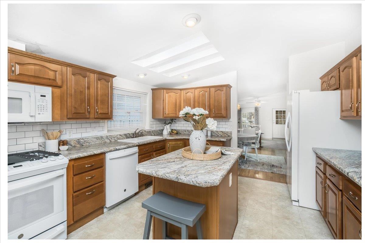 80 Ledgewood Way Manchester, NH 03104 - Photo 17 of 48