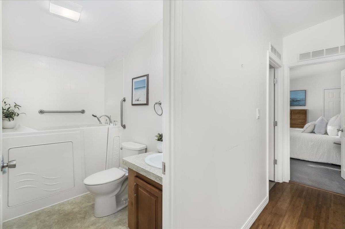 80 Ledgewood Way Manchester, NH 03104 - Photo 27 of 48