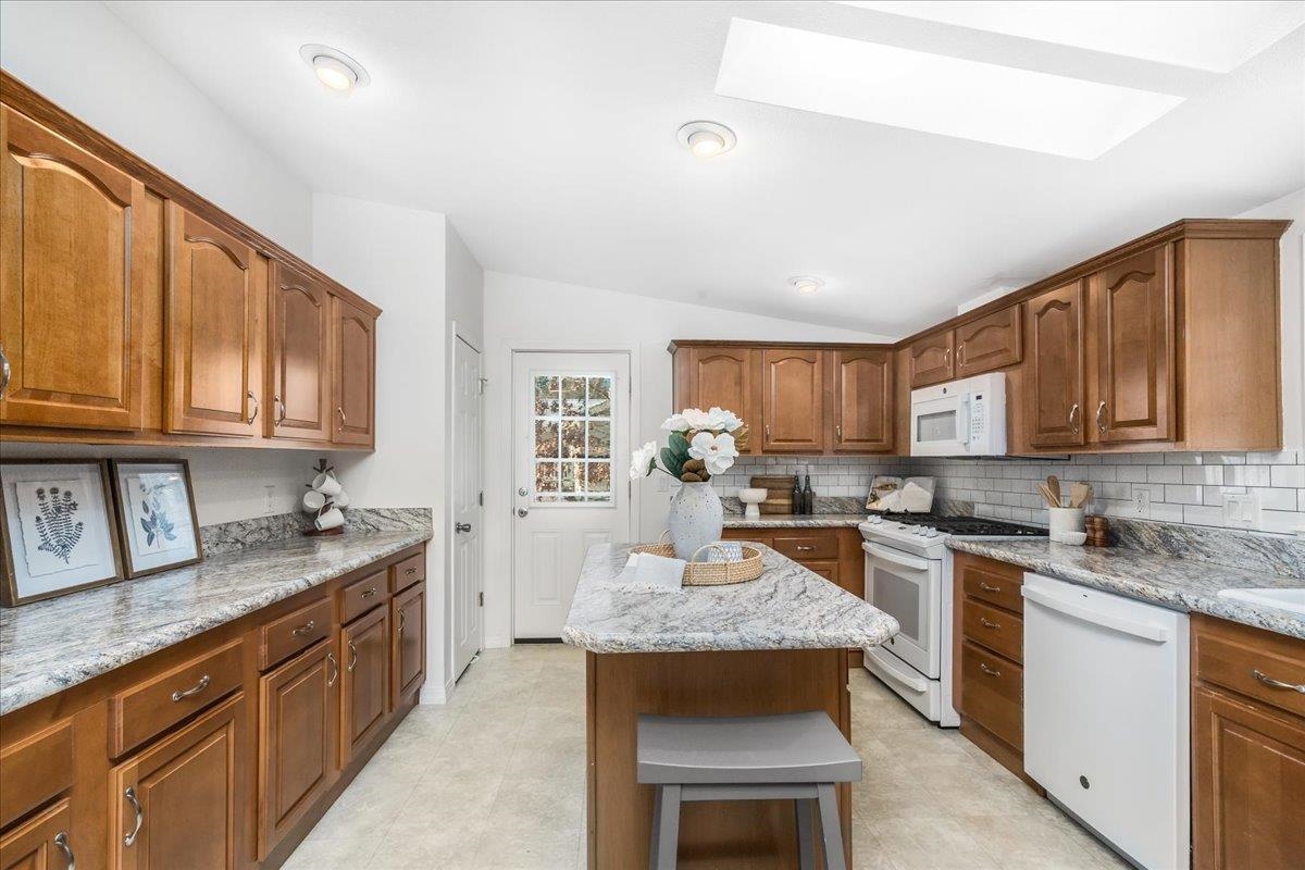 80 Ledgewood Way Manchester, NH 03104 - Photo 10 of 48