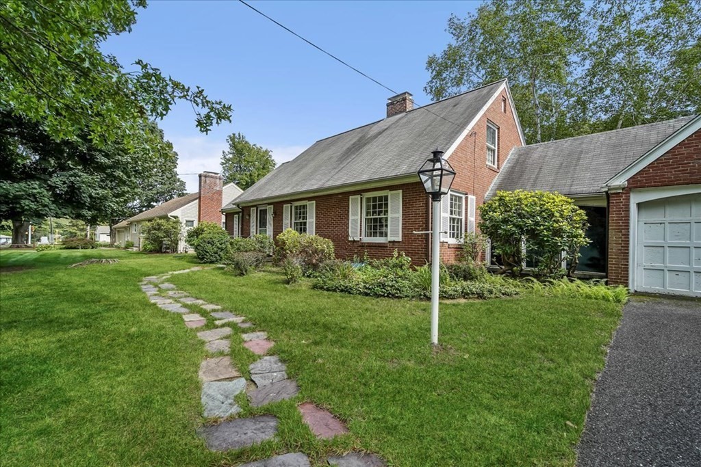 1375 South Branch Parkway Springfield, MA 01129 - Photo 2 of 39 Gallery Image 2