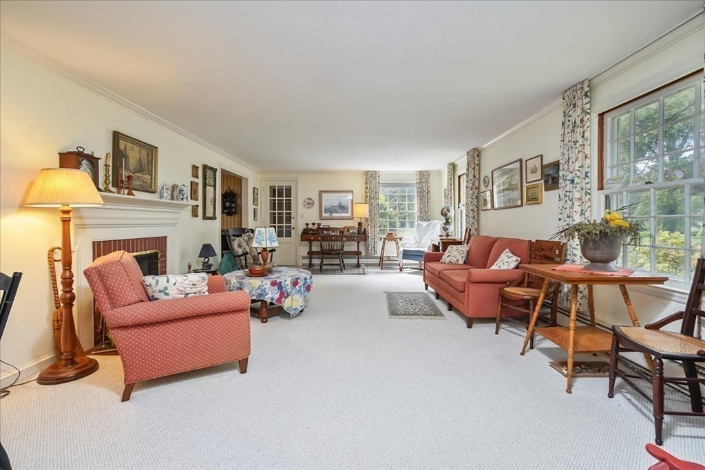 1375 South Branch Parkway Springfield, MA 01129 - Photo 4 of 39 Gallery Image 4