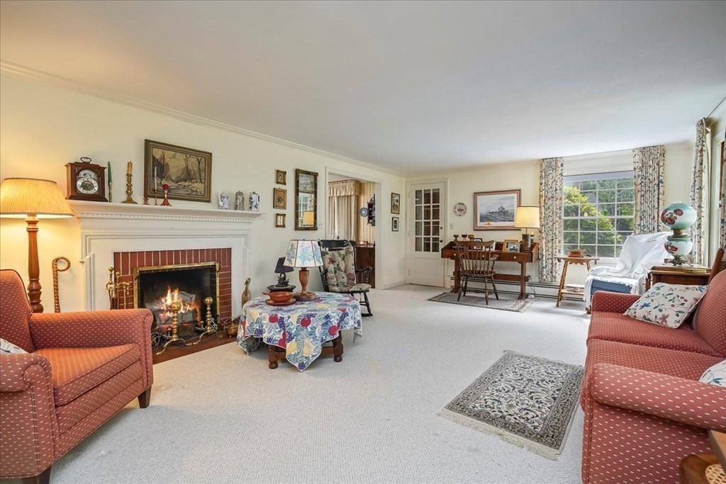 1375 South Branch Parkway Springfield, MA 01129 - Photo 5 of 39 Gallery Image 5