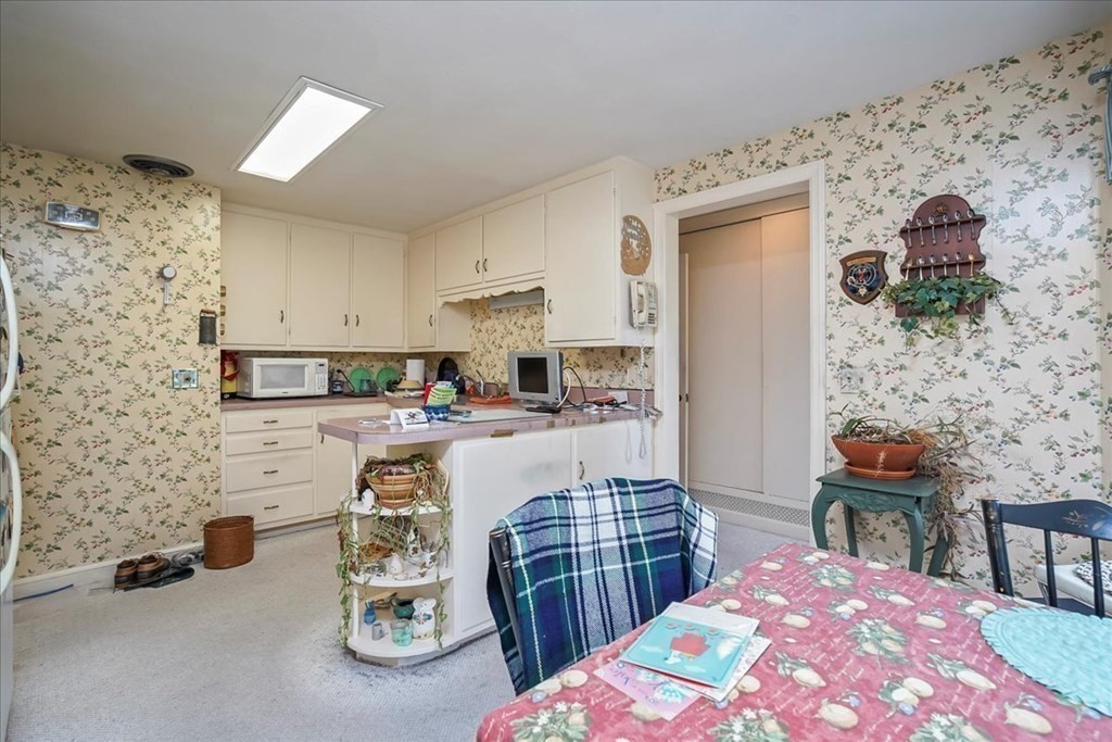1375 South Branch Parkway Springfield, MA 01129 - Photo 8 of 39 Gallery Image 8