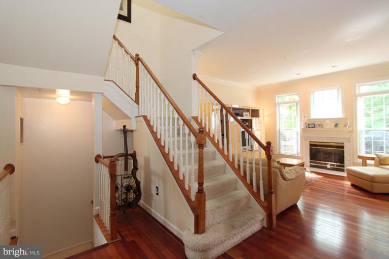 5934 Halpine Road Rockville, MD 20851 - Photo 5 of 26 Entrance/Foyer