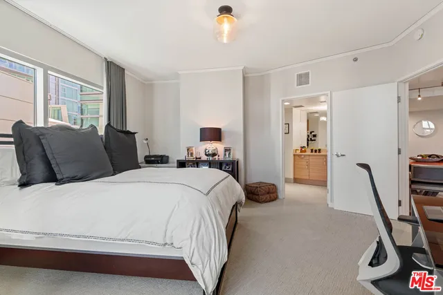 $7,500 | 13650 Marina Pointe Drive, Unit 309, Marina del Rey, CA 90292